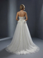 Элегантное свадебное платье в классическом стиле А-силуэта — изображение 3