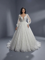 Пышное свадебное платье А-силуэта, выполненное в классическом и одновременно роскошном стиле