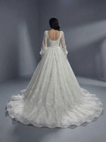 Пышное свадебное платье А-силуэта, выполненное в классическом и одновременно роскошном стиле — изображение 3