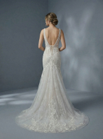 Свадебное платье в элегантном силуэте «рыбка» — изображение 4