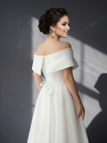 Свадебное платье с пышной, струящейся юбкой макси — изображение 4